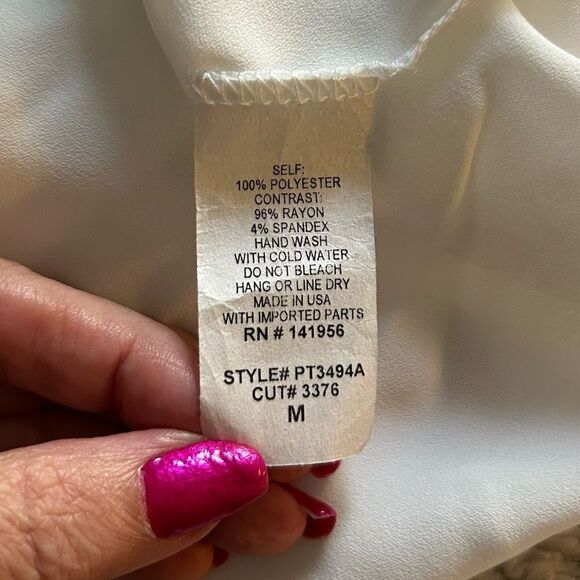 NWT … PERSAYA “Size: M” Sleeveless Top with Multicolor Embroidery - Picture 3 of 4